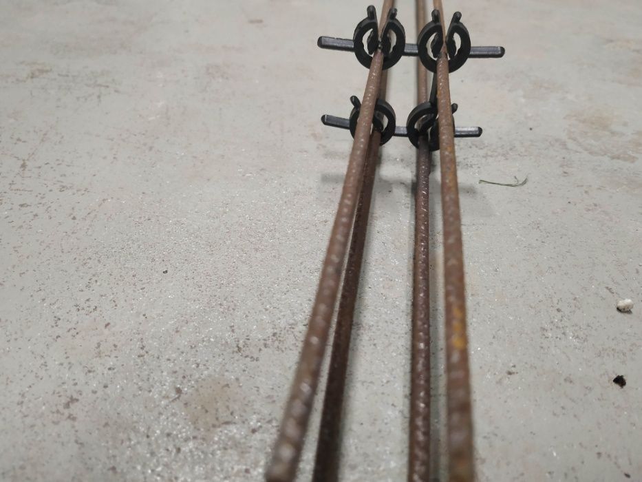 Strzemiona do słupków ogrodzeniowych betonowych 75x75mm