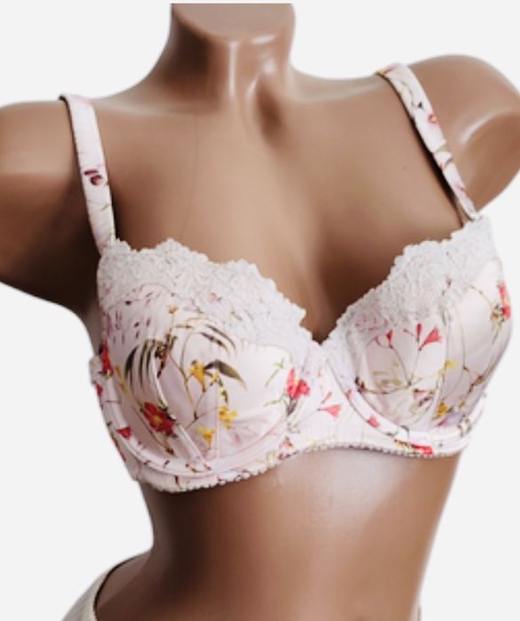 красивый бюст на косточках большой размер