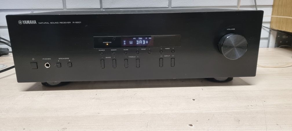 Amplituner stereo YAMAHA R-S201