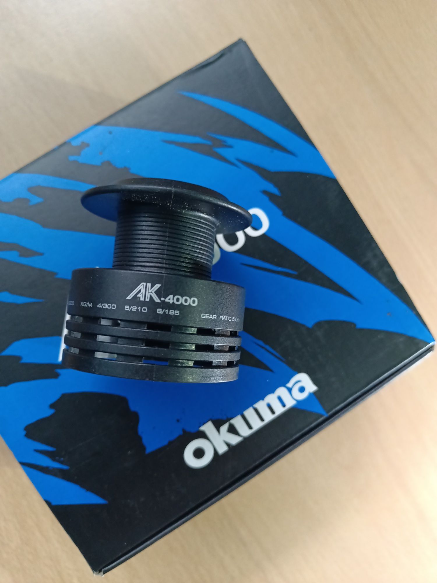 Kołowrotek Okuma Ak4000 z wolnym biegiem (quick drag)