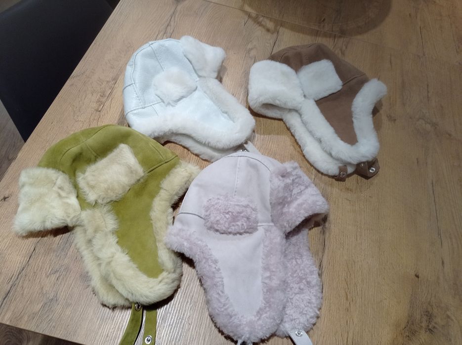 Czapka 100%skóra owcza  uszatki oraz toczki