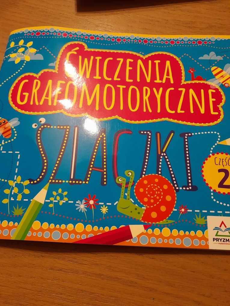 Książeczka dla dzieci zawierająca ćwiczenia grafomotyryczne dla 6latka