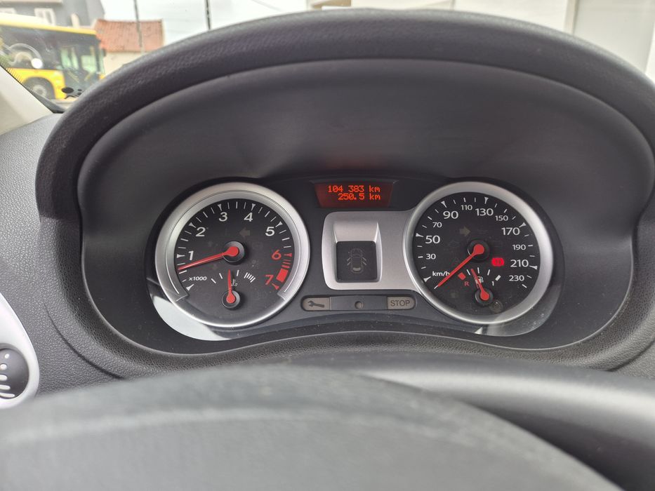 Renault Clio 1.2 2010 como novo 104 000 kms