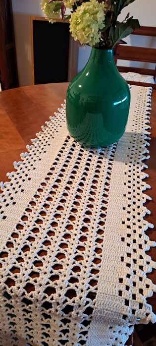 Caminho de mesa-pano feito à mão