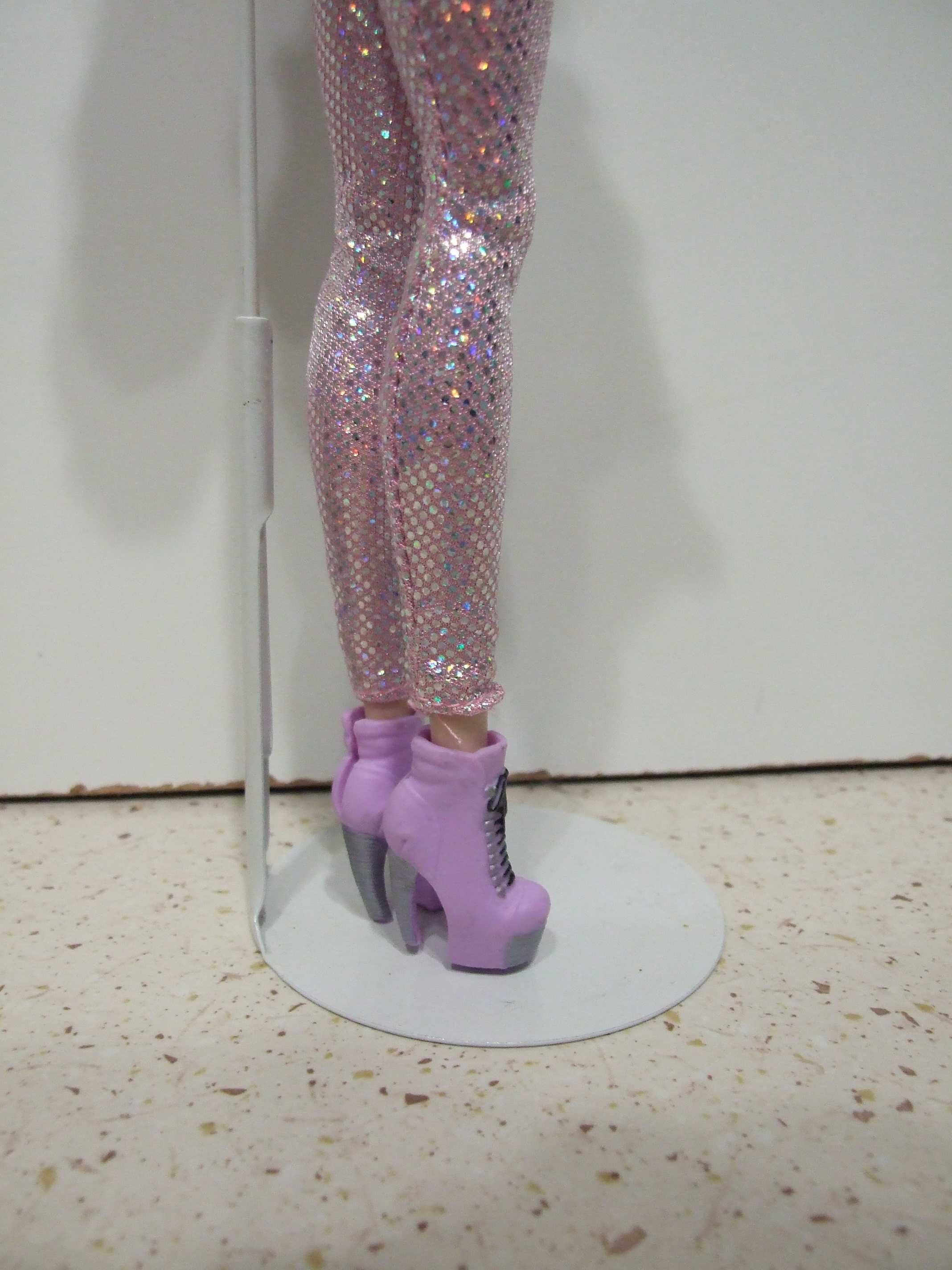 lalka Barbie Mattel made to move