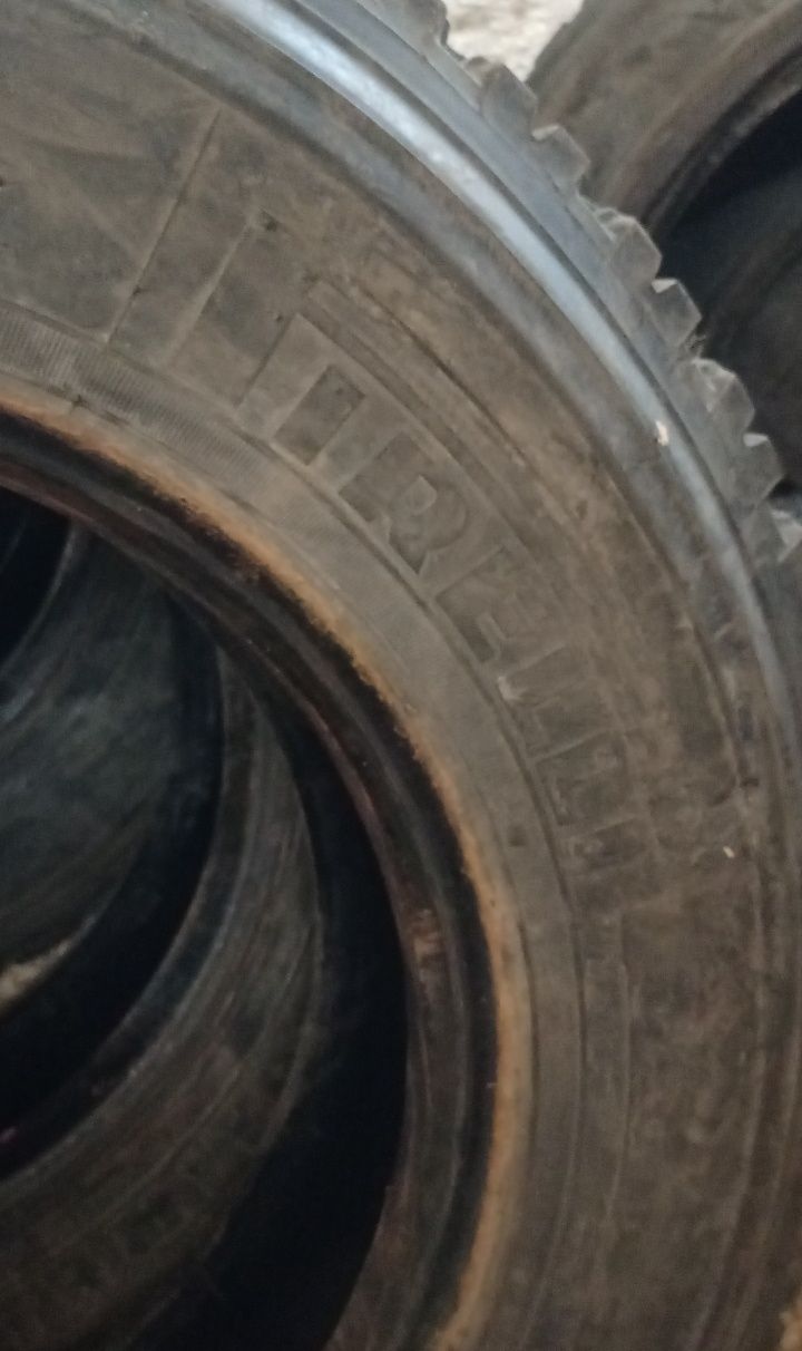 Резина pirelli 215/75 R17.5 комплект