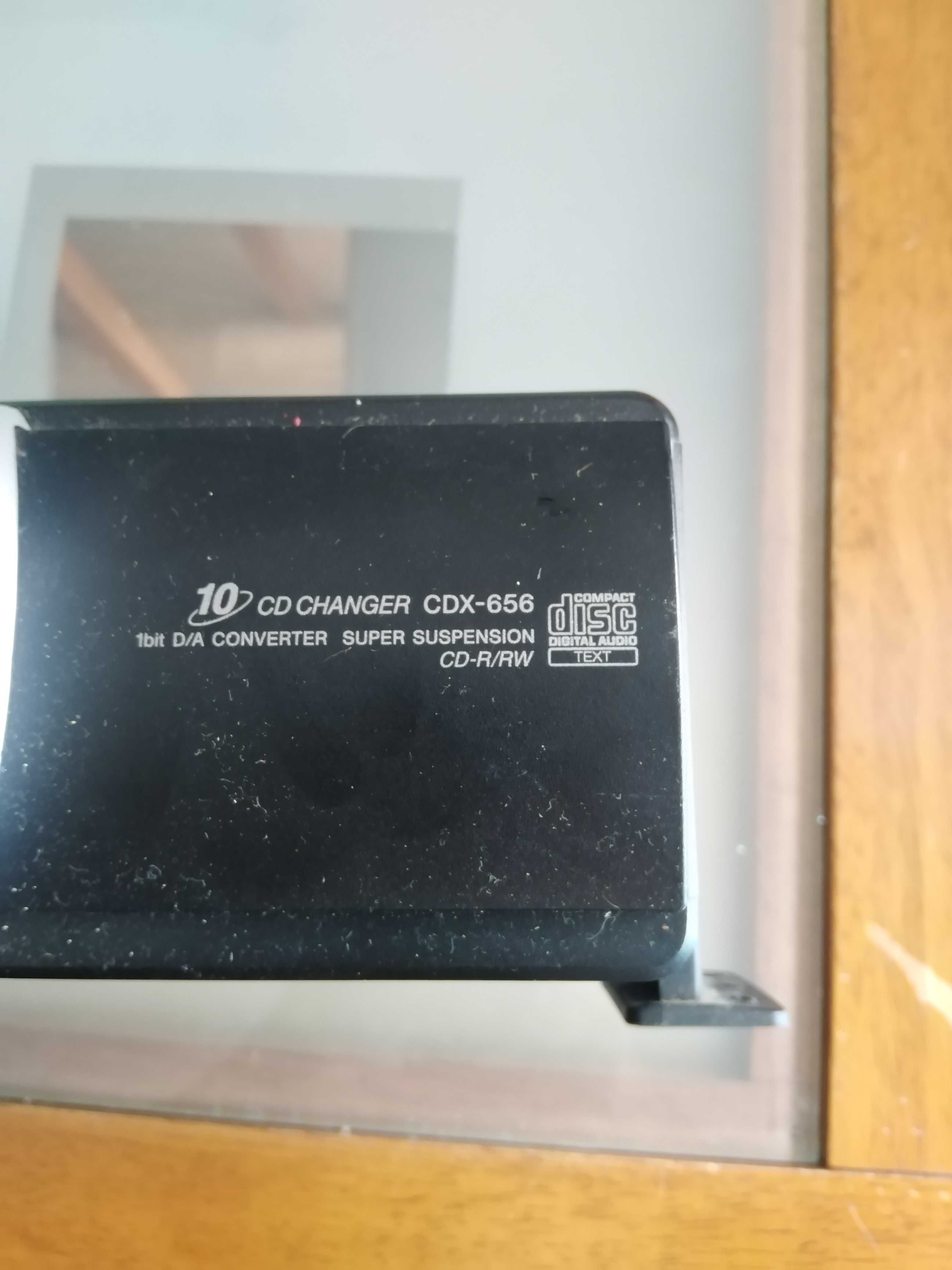Auto rádios e mala de 10 CDS