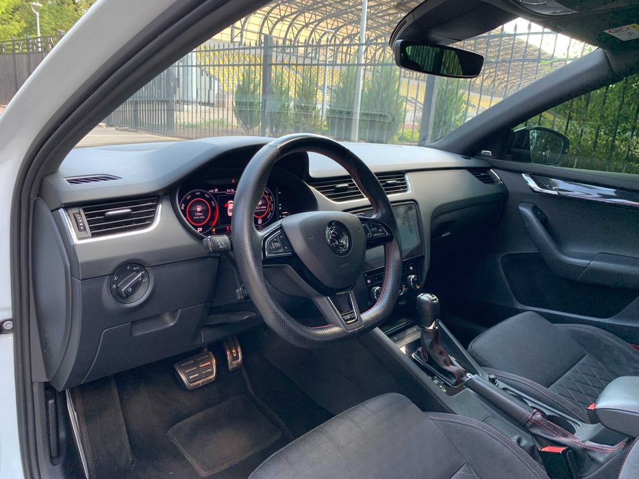 Skoda Octavia RS 2.0 TSI 2018 года.