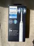 зубную щетку Philips Sonicare 3100