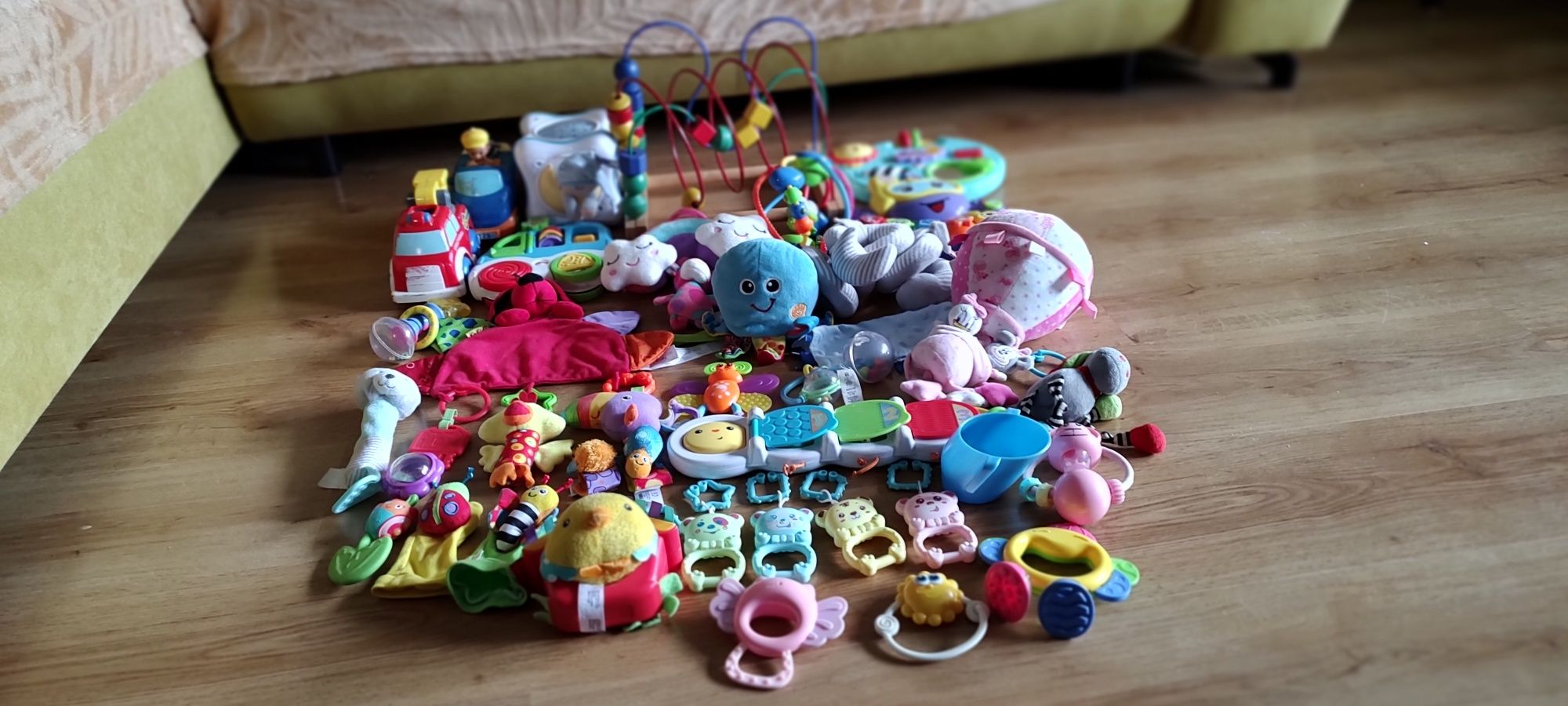 Zestaw zabawek niemowlęcych