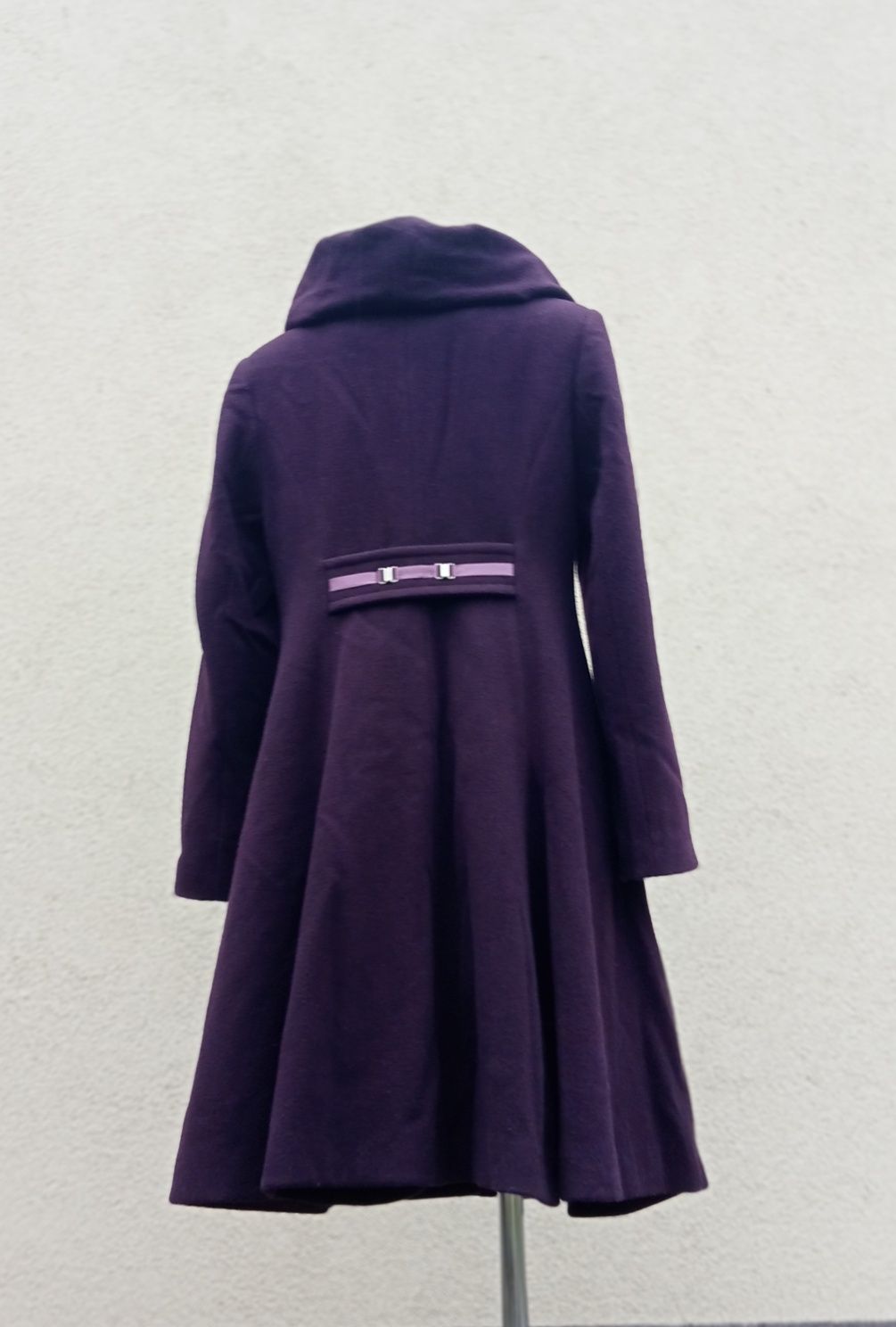 Rozkloszowany płaszcz wełniany elegancki ciepły długi Coratex M fiolet