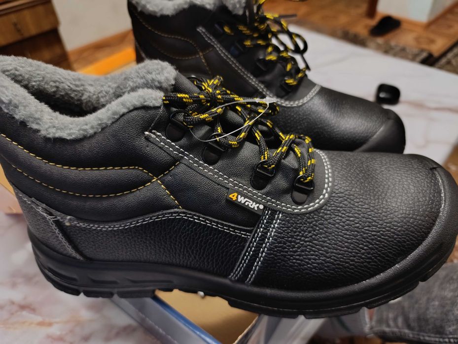 Ботинки з металевим передком