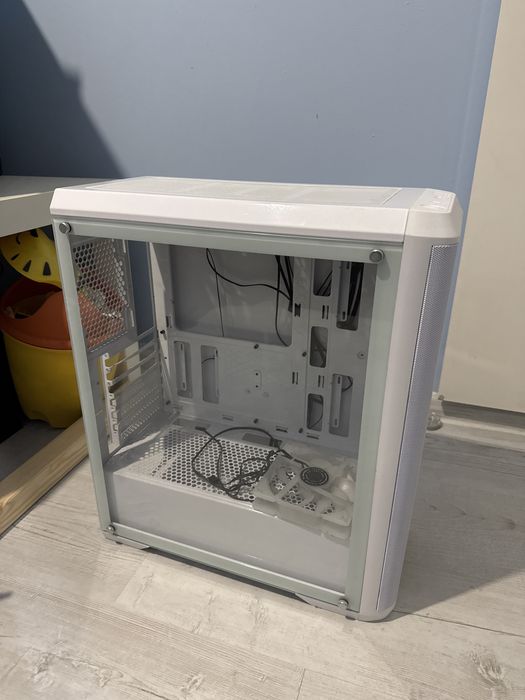 Obudowa PC SilentiumPC, 4 wentylatory rgb, szkalny bok