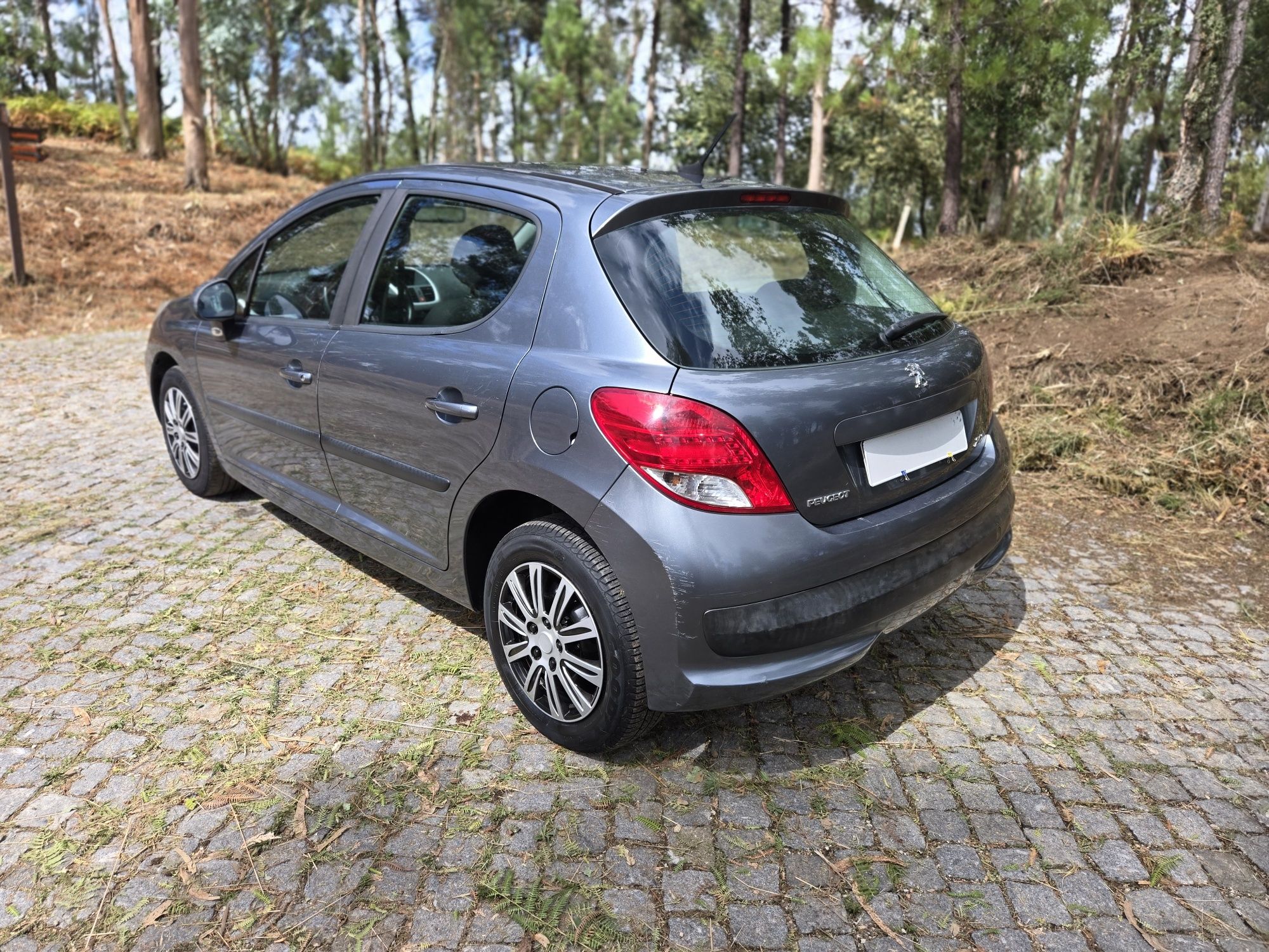 Carro completo em excelente estado revisado sem nada a apontar