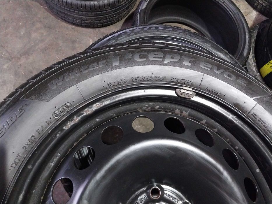 R 17 Opel  5*105  7 j  ET 42  dia  56,6  215 60 17 Hankook.