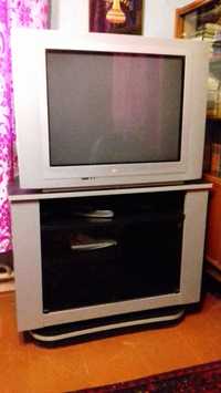 TV PHILIPS 29 дюймов с тумбой.