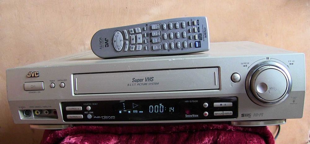Видеомагнитофон S-VHS JVC HR-S7500EH