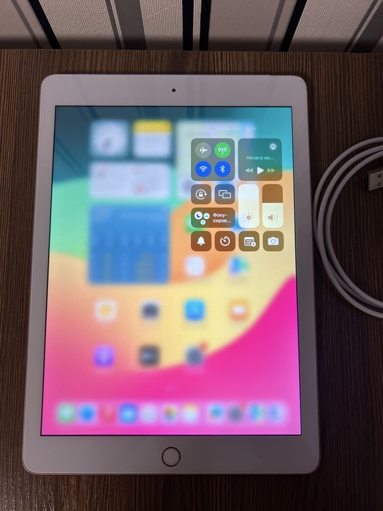 Apple ipad 6 gen. WiFi+4G LTE . 32 Gb . Gold