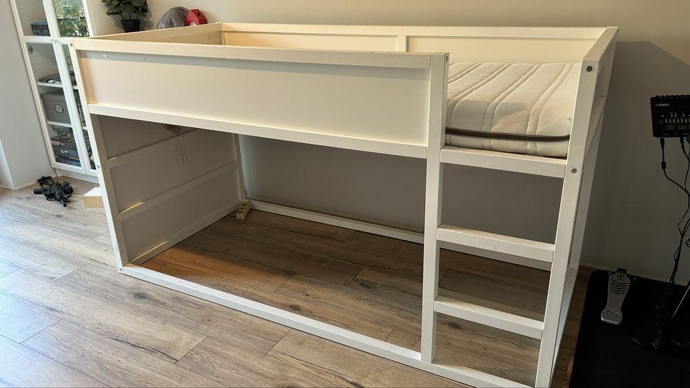 Dwustronne łóżko piętrowe IKEA KURA pomalowana na bialo