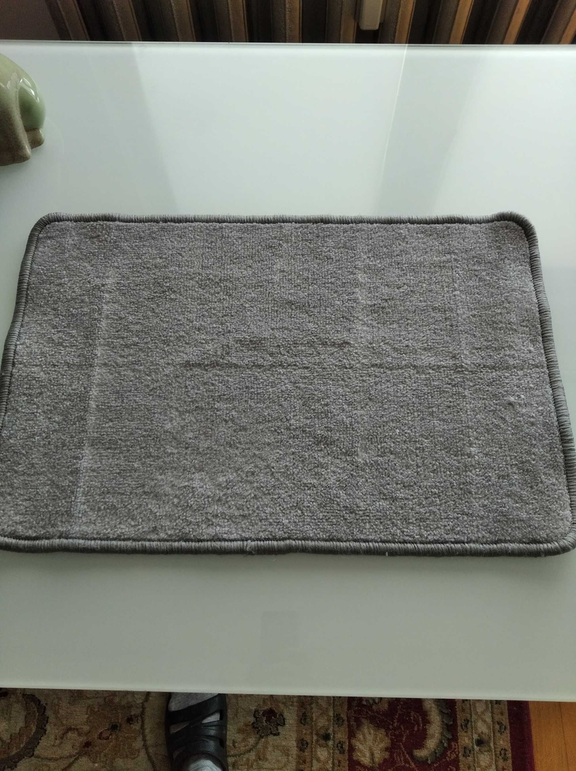 Wycieraczka 39 na 59 cm popielata nieużywana
