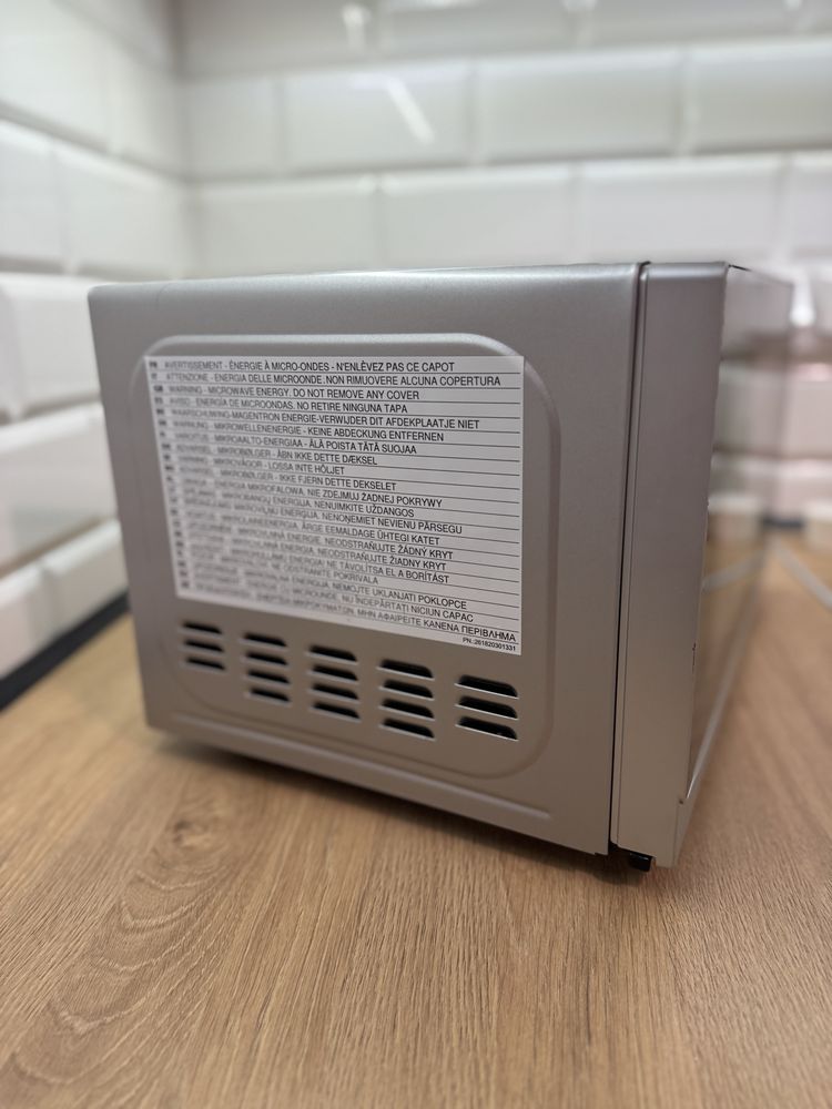 Mikrofalówka SHARP R-242(IN)W – używana, w świetnym stanie!