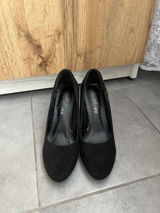 Туфлі жіночі на підборах