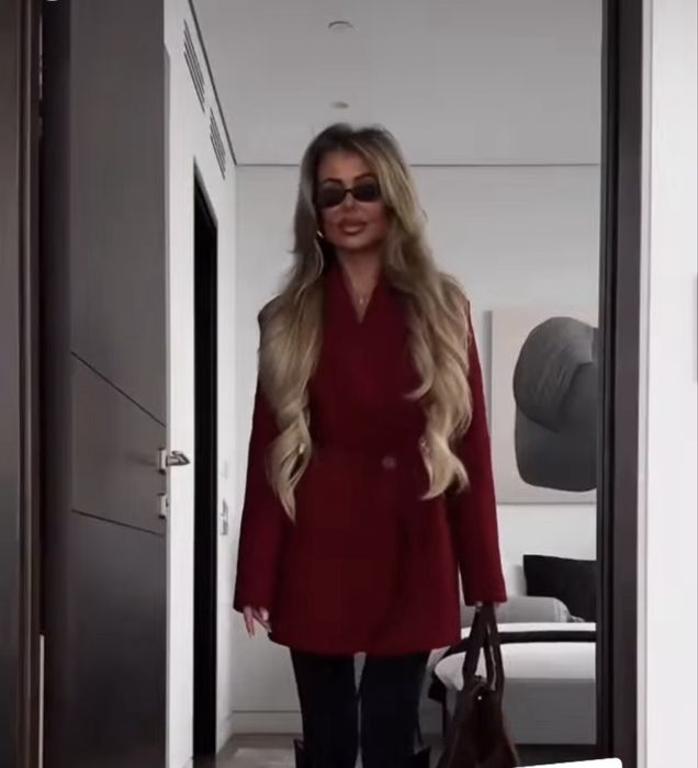 Пиджак женский ,цвет бордо с поясом ,новый ,размер М