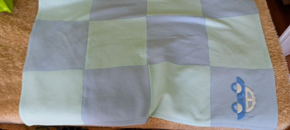 Polarowy kocyk dla niemowlaka