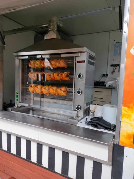 Przyczepa gastronomiczna do sprzedaży kurczaków z rożna