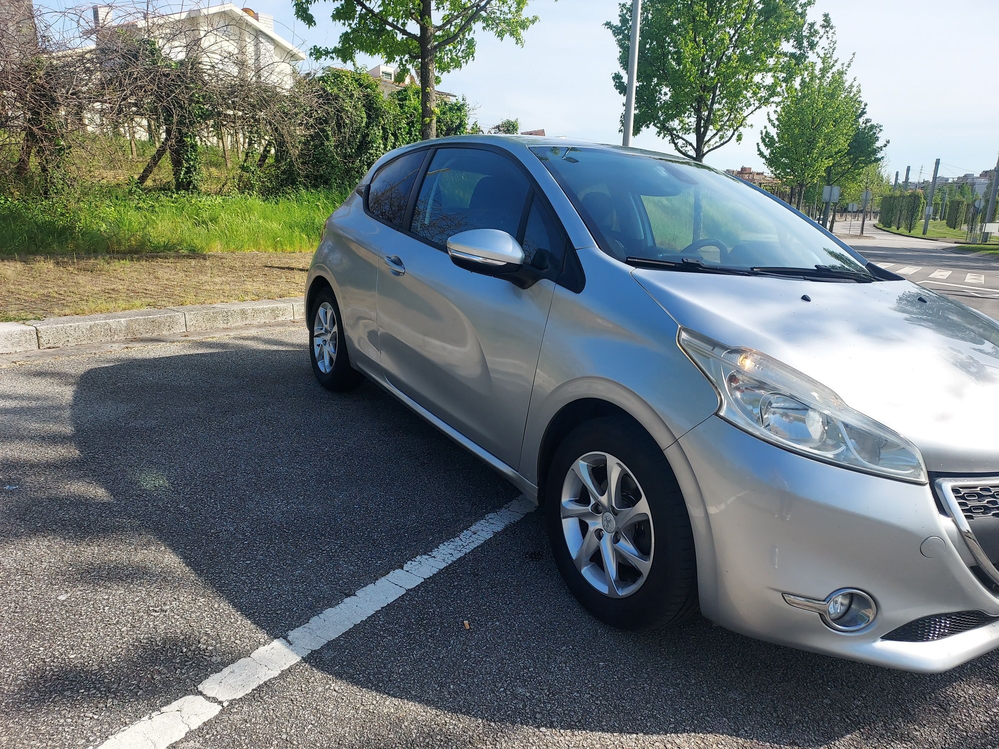 Peugeot 208 1.2vvti 2012