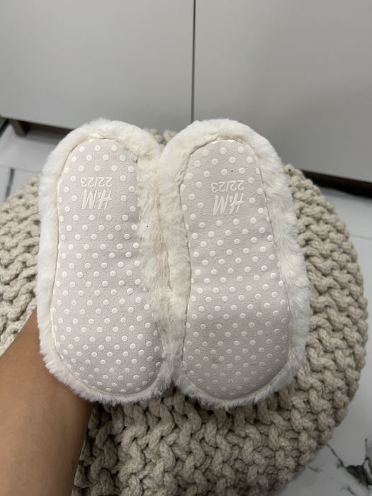 Мʼякі білі пухнасті теплі капці тапочки чешки зайчики h&m 22-23 р.