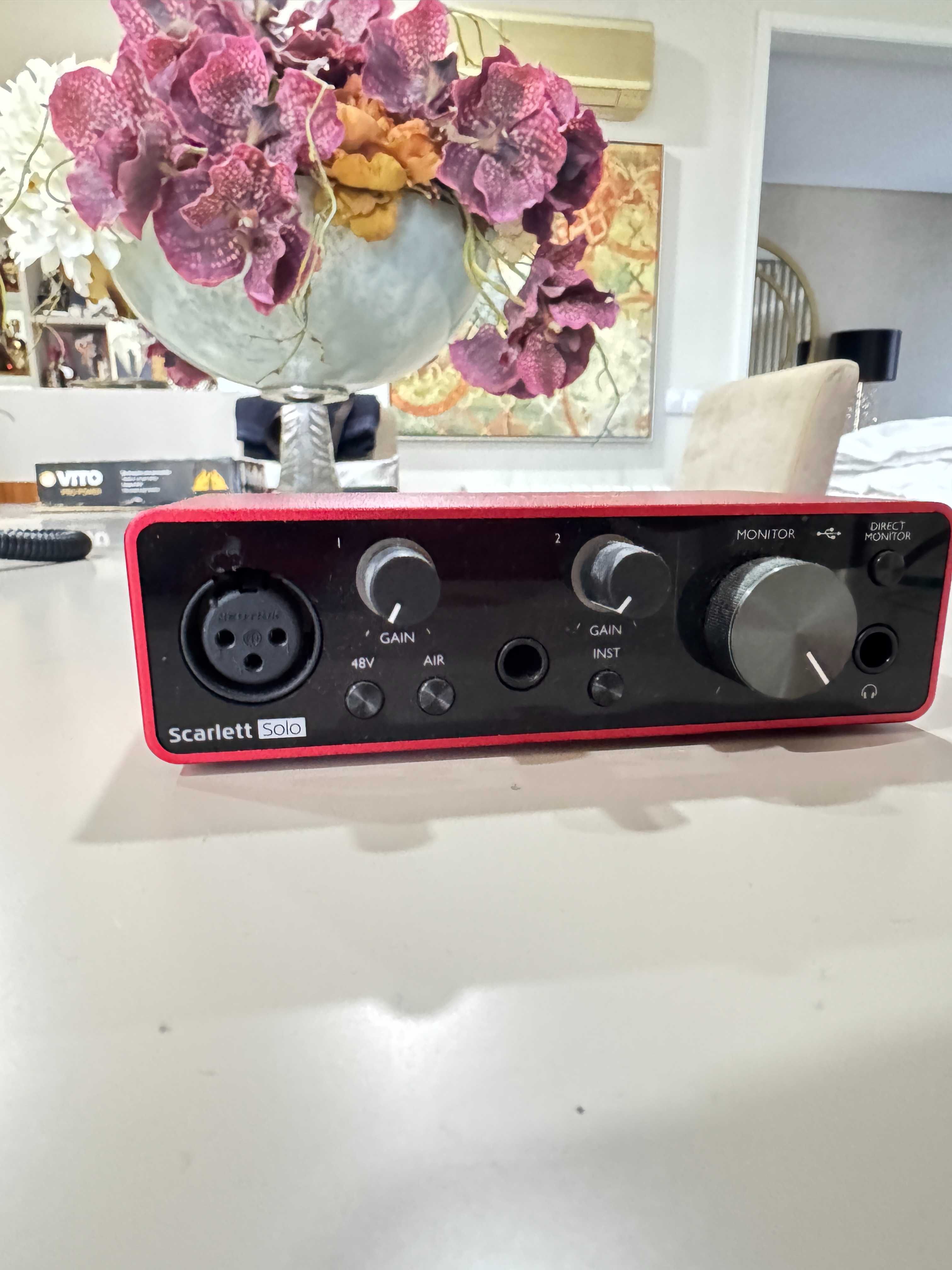Focusrite Scarlett Solo 3ª Gen + Beyerdynamic DT 990 Pro