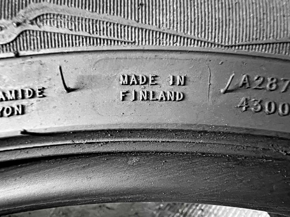 Шини Б/в 235.40.18 пара Nokian