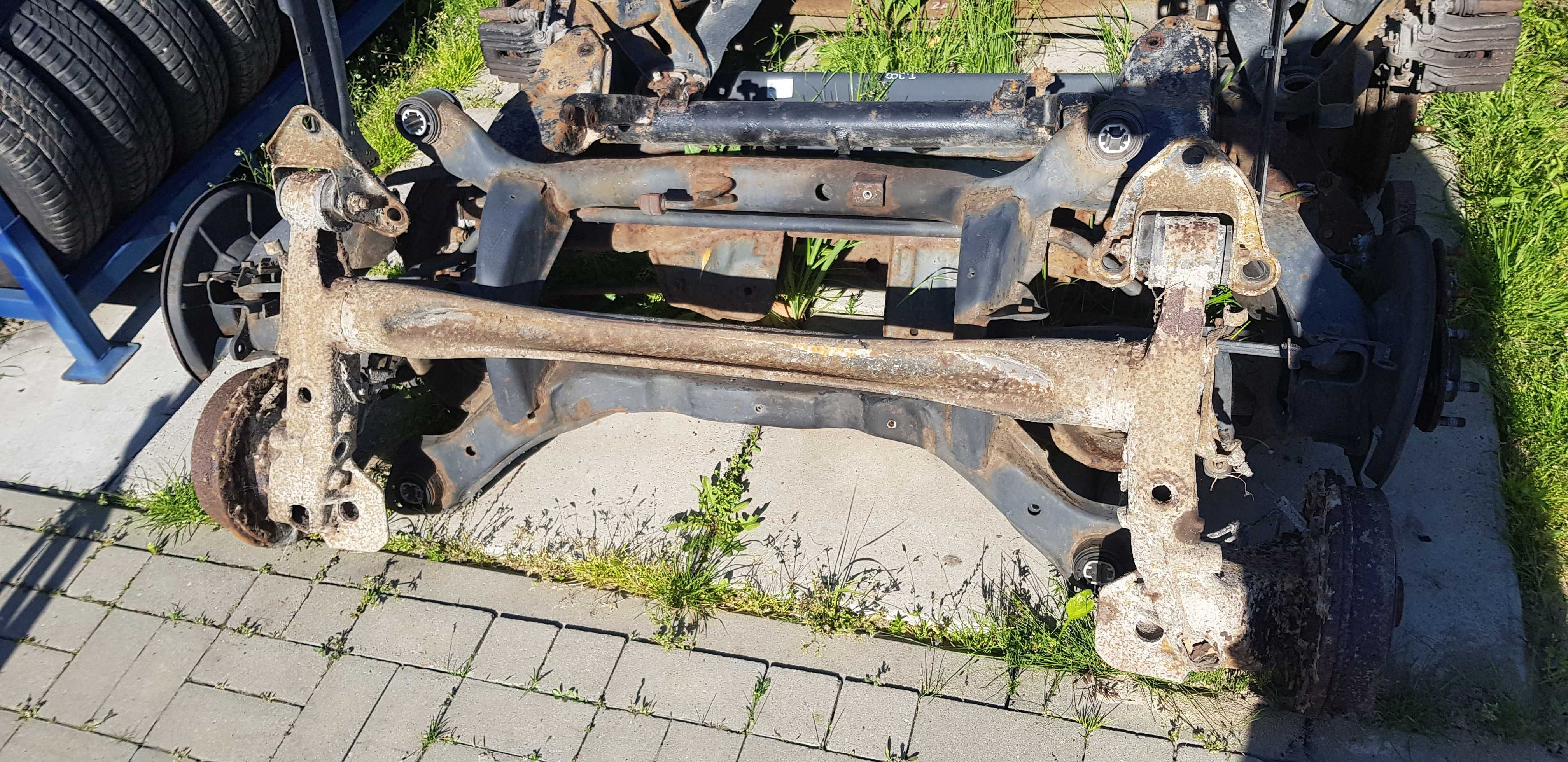 Opel Combo C Belka zawieszenia tył