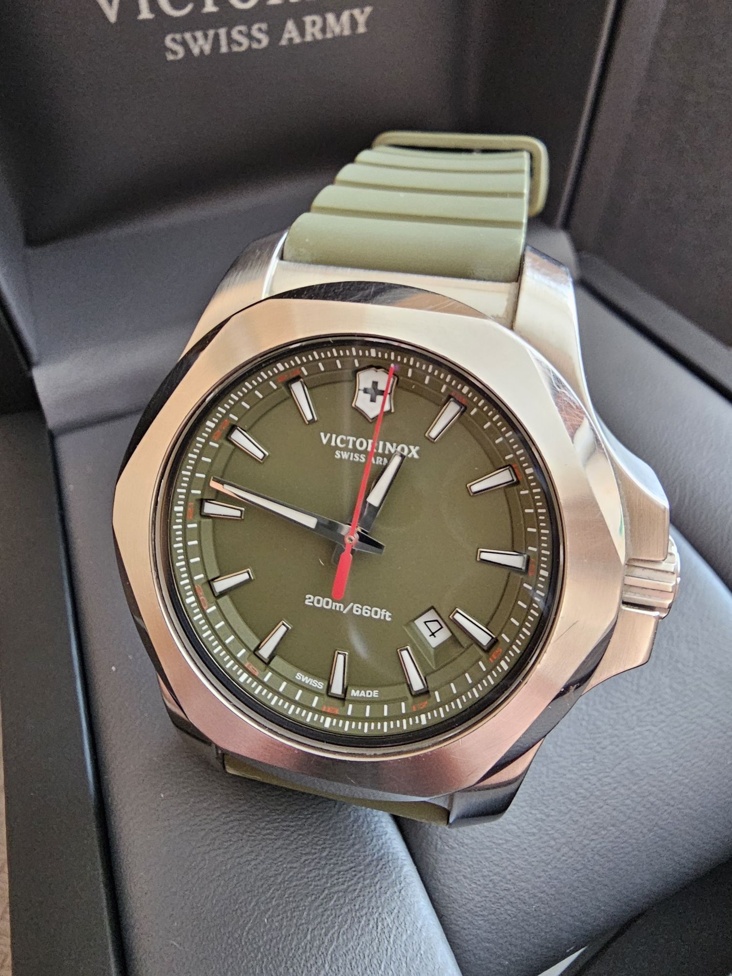 Часы Victorinox Swiss Army I.N.O.X