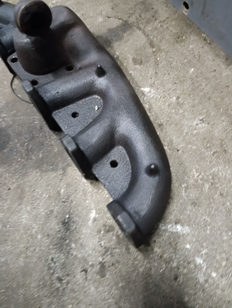 Kolektor wydechowy VW t5 2.5TDI AXE AXD