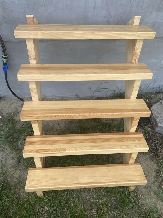 Schody lakierowane dwie sztuki