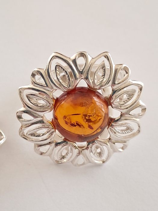 srebrna zawieszka z bursztynem bałtyckim