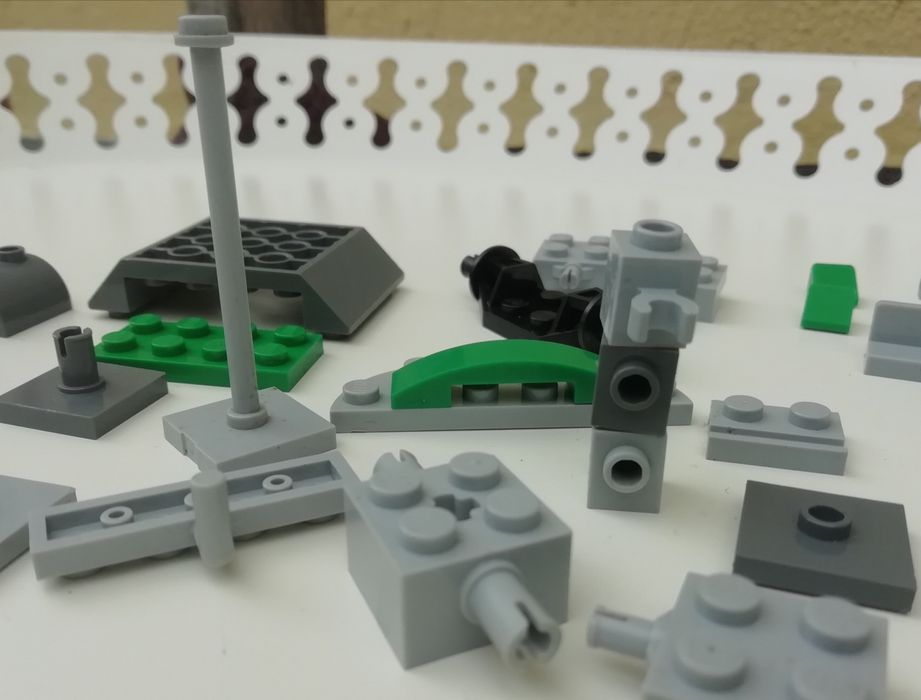 Lote de 31 peças cinza e verde de LEGO  (P1)