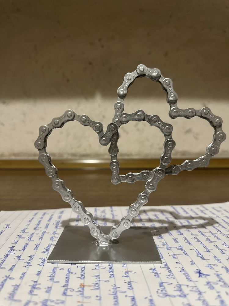 Figurka serduszka 16 cm wysokosci z lancuchów