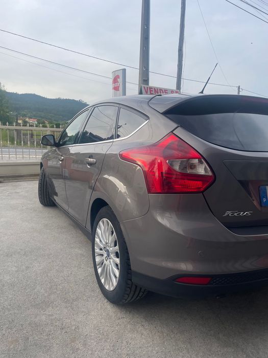 Ford Focus TDCi 5 portas Castanho