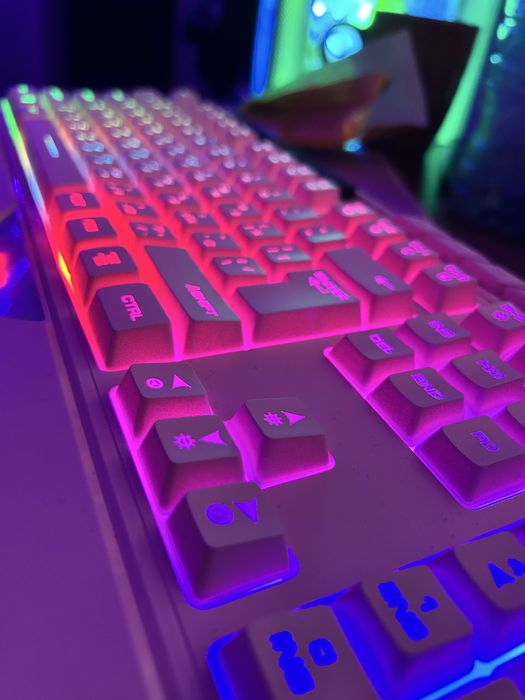 Продаю мембранну рожеву клавіатуру