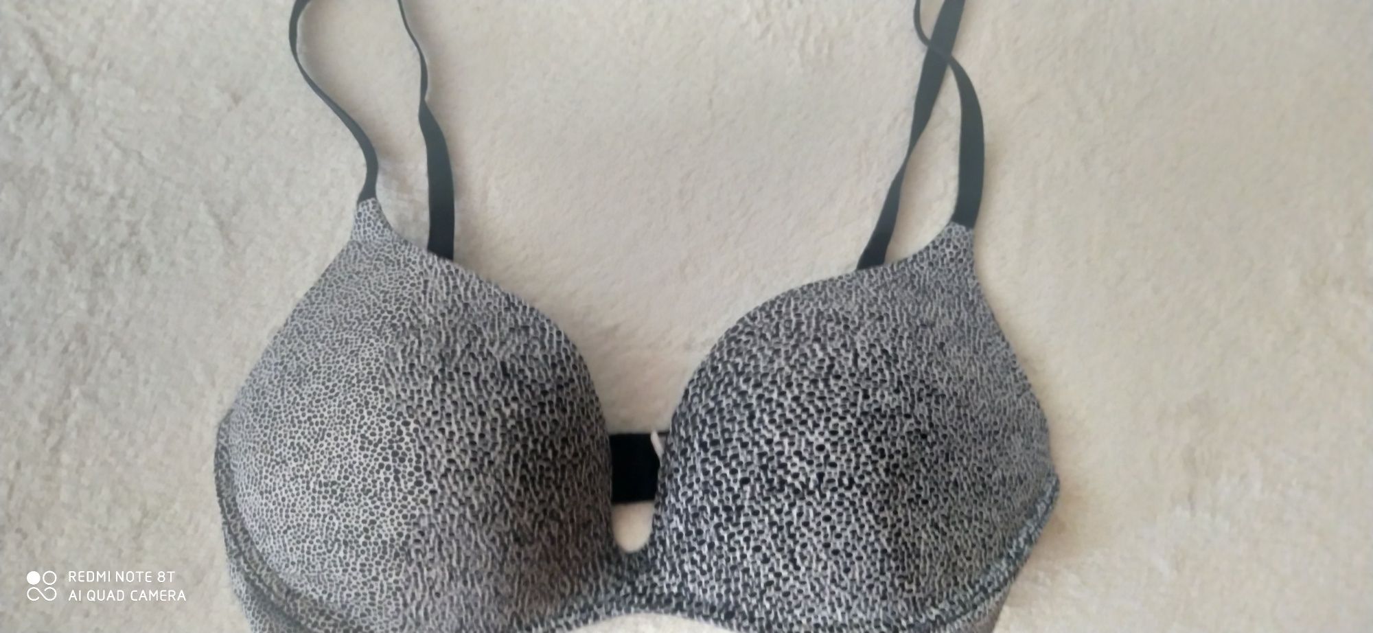 Biustonosz Covin Klein  18 zł