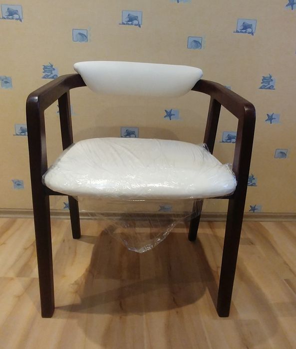 Авторские стулья.