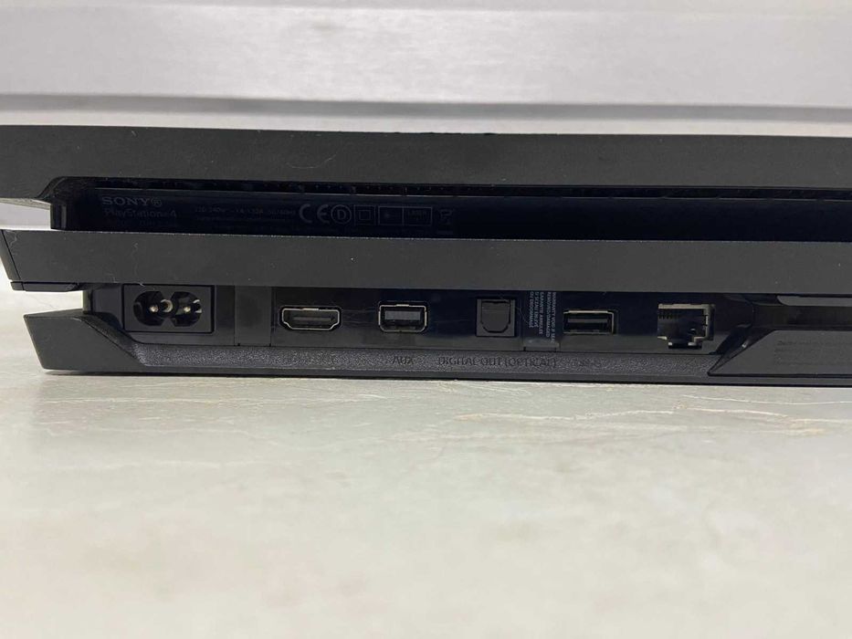 Консоль Sony PlayStation 4 PRO 1TB + два Геймпада