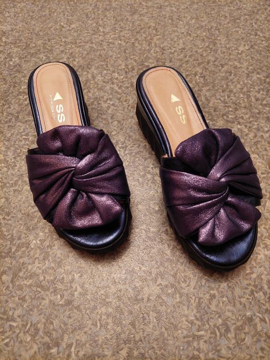 Шлёпанцы кожаные