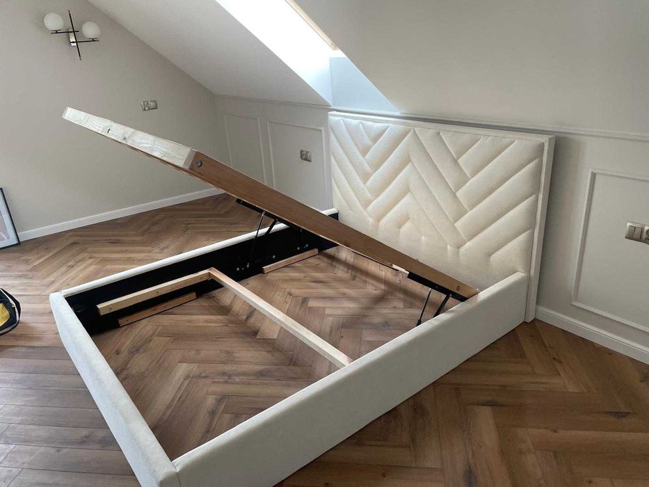 Łóżko tapicerowane na nóżkach z pojemnikiem na pościel 180x200