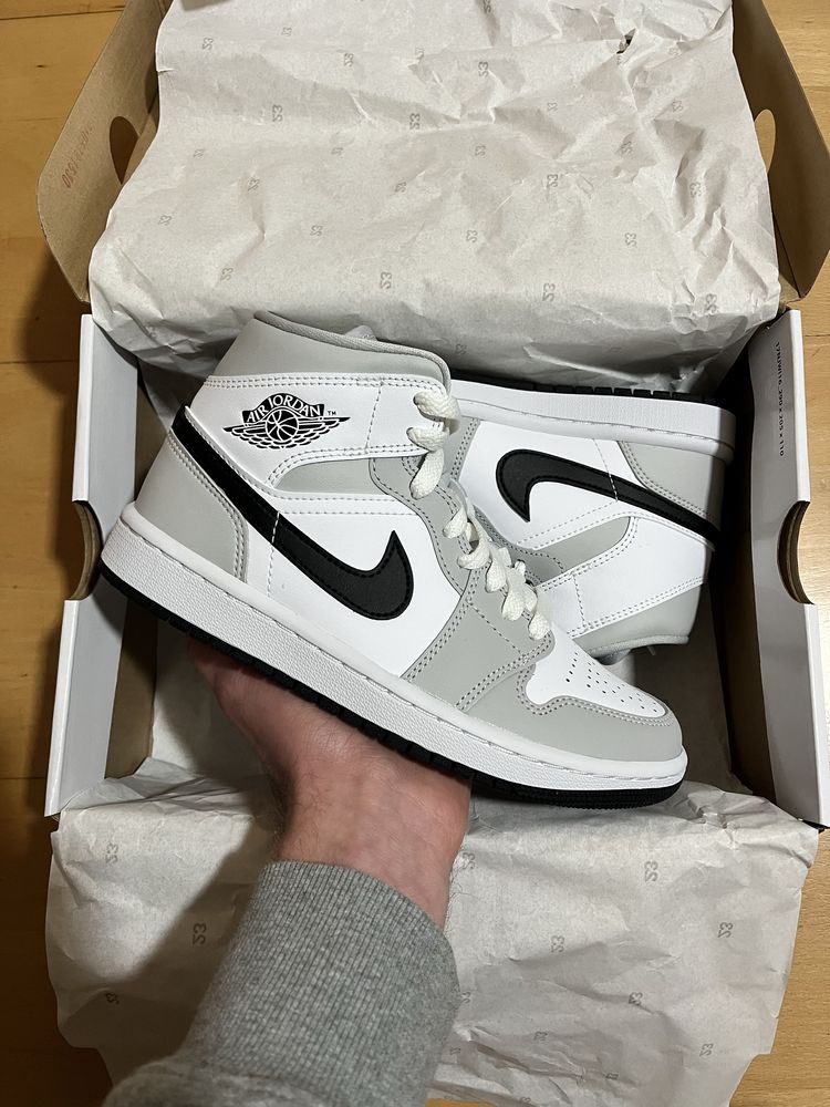 Jordan 1 mid smoke grey