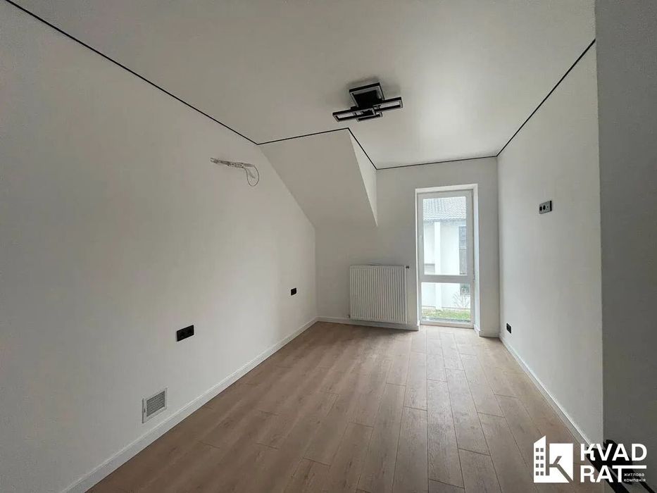 Таунхаус з готовим ремонтом у комфортному районі с. Крихівці