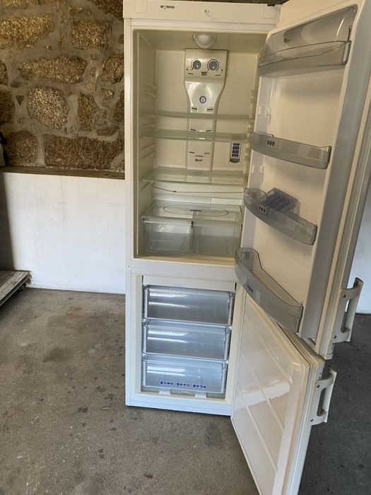 Frigorífico Combinado Branco Whirlpool